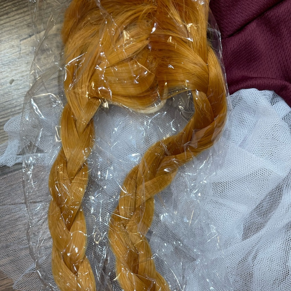 Boho Porch Goose Outfit & Wig - Picture 3 of 4